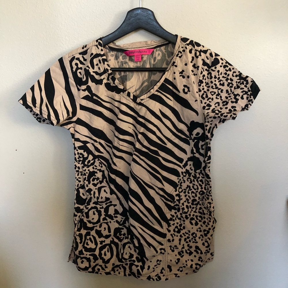 Animal print scrub top XS